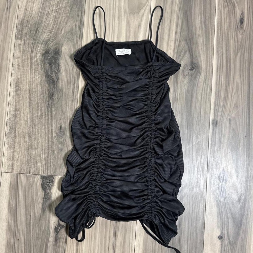 lack ribbed crop top with ruched detailing